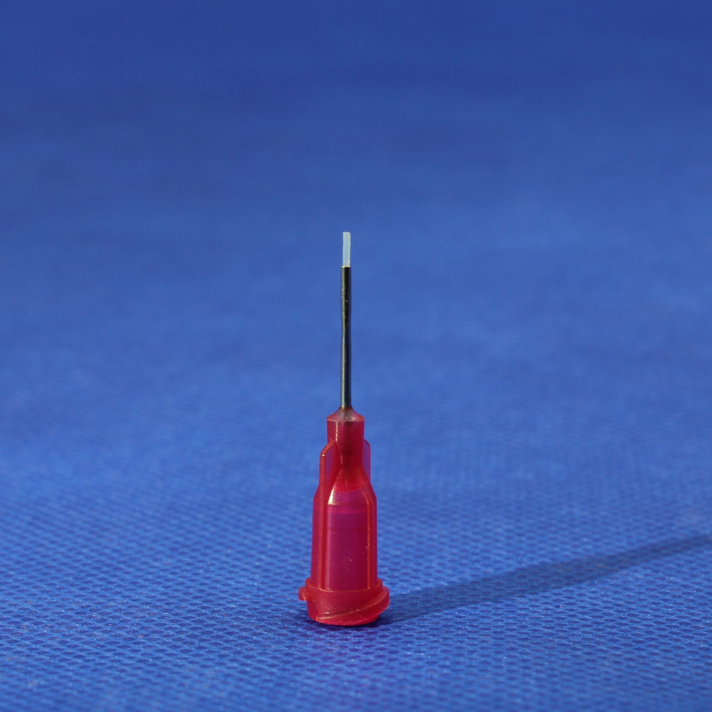 27G PTFE-lined dispensing tips ideal for aggressive and reactive fluids